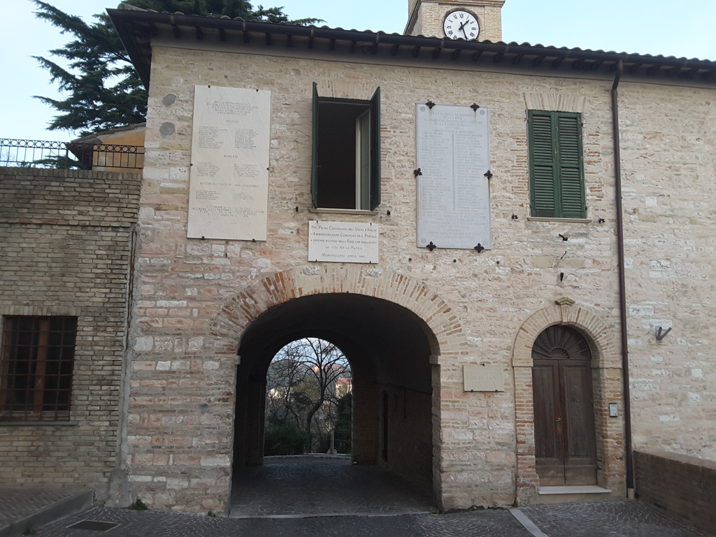 Lastre ai Caduti nella prima e nella seconda guerra mondiale