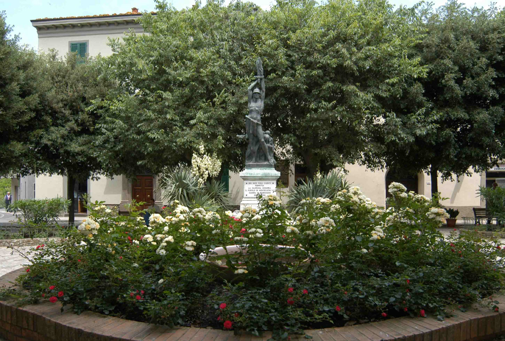 monumento caduti montecatini val di cecina piazza della repubblica