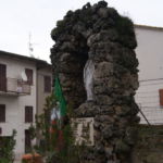 Lastra in marmo dedicata ai caduti delle due guerre mondiali