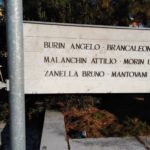 parte della lapide con i nomi