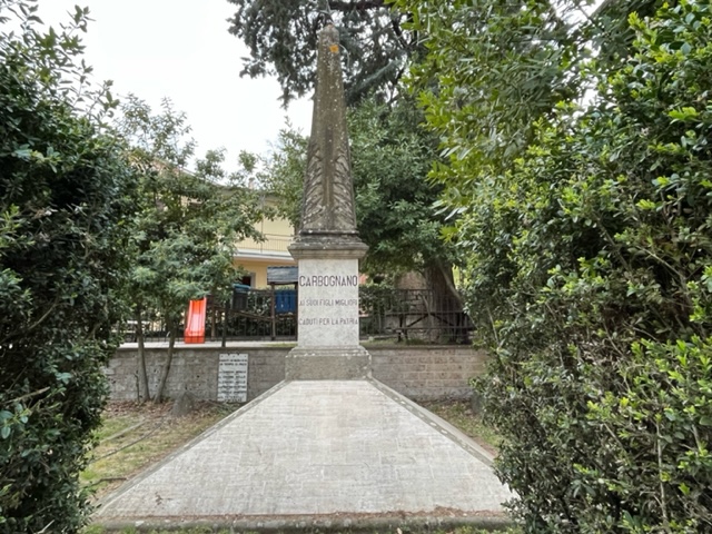 monumento frontale completo