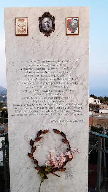 Lapide in Lapide in memoria del Capitano d'Artiglieria di Serrara Fontanamemoria del carabiniere di Serrara Fontana