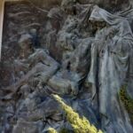 Particolare del bassorilievo