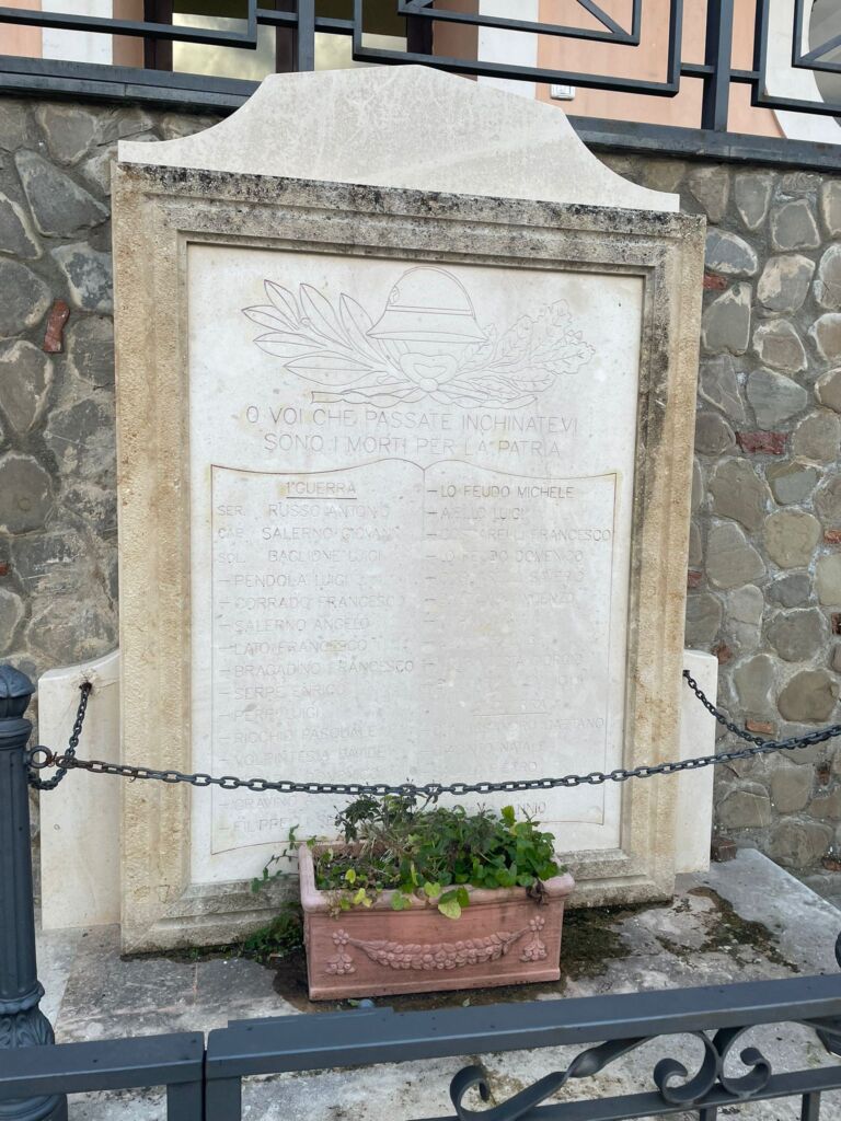 Lapide ai caduti di San Vincenzo La Costa – vista – prospetto frontale