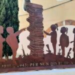 Monumento in acciaio corten dedicato ai bambini vittime del bombardamento del 1943