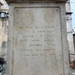 Lapide con iscrizione agli eroi figli di Cerisano monumento ai caduti